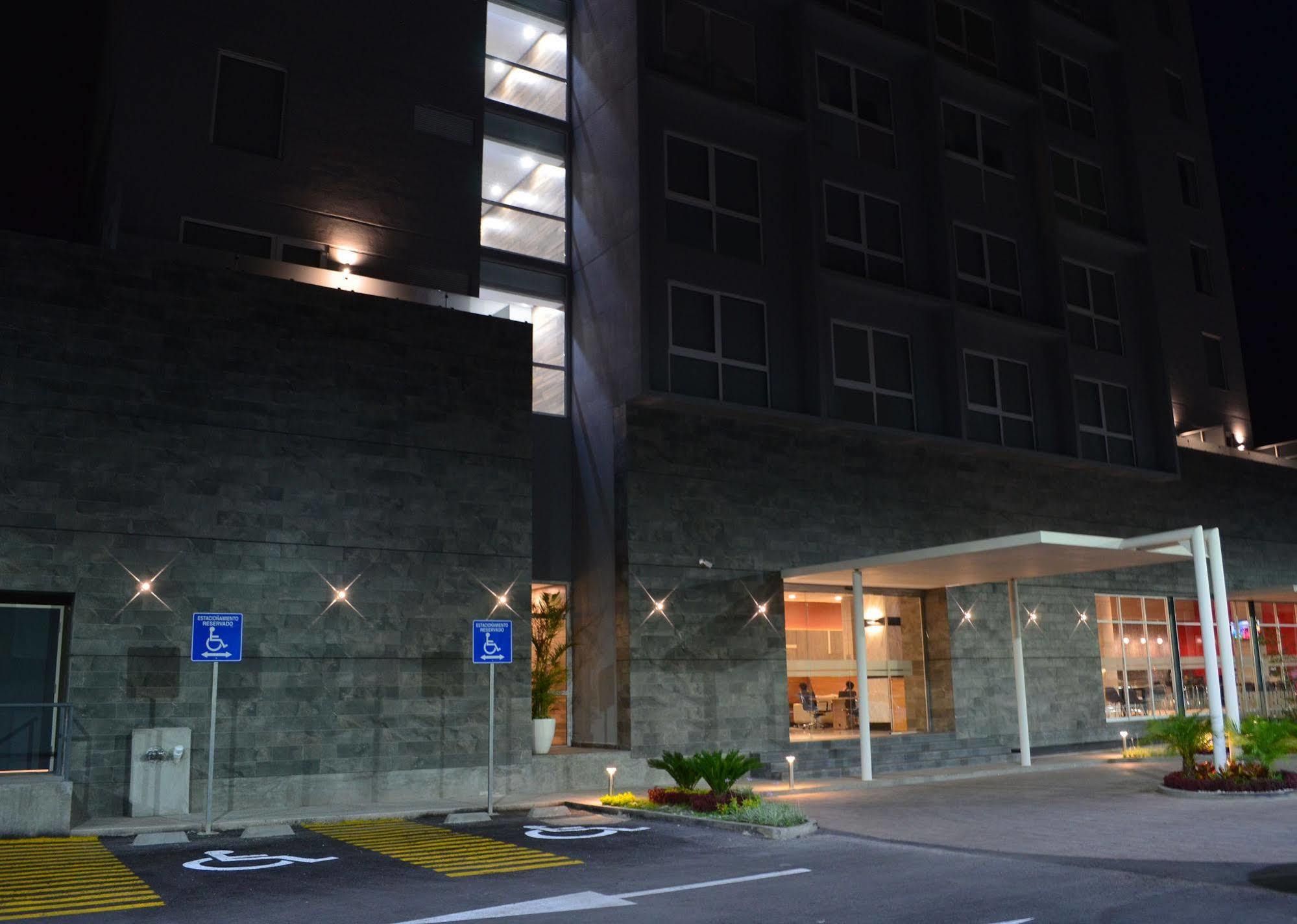 Casa Inn Business Irapuato Eksteriør billede